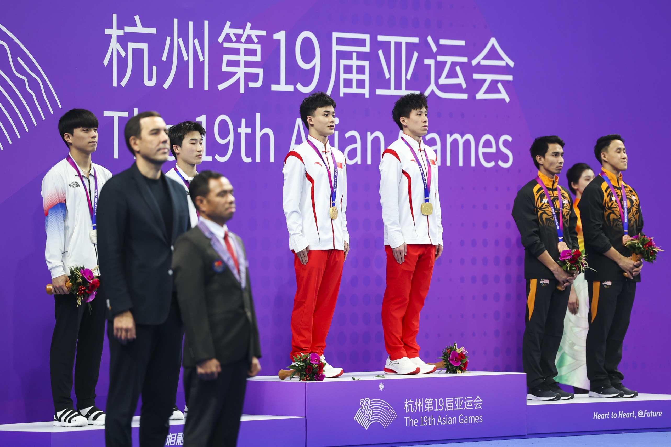 亚运会男子双人3米跳板决赛：严思宇&何超摘金！