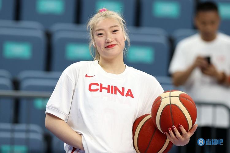 FIBA官方：李梦被球迷评为2023年亚洲最佳女篮球员