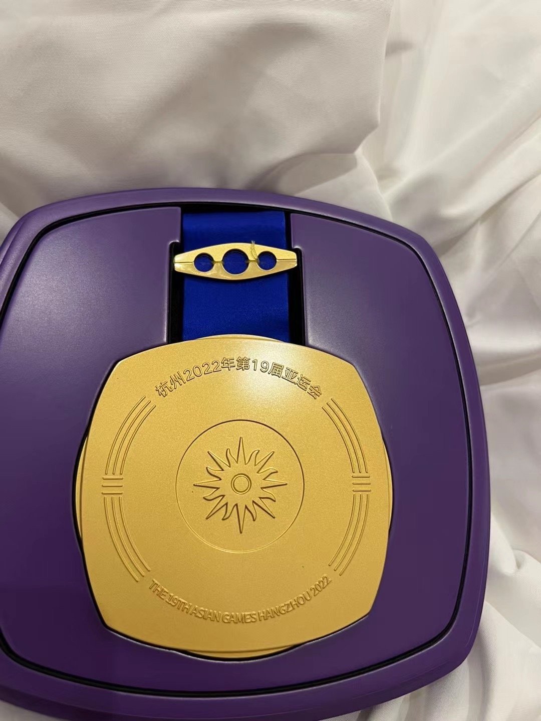 网友分享Chalice在朋友圈晒自己亚运DOTA2金牌🥇-直播吧