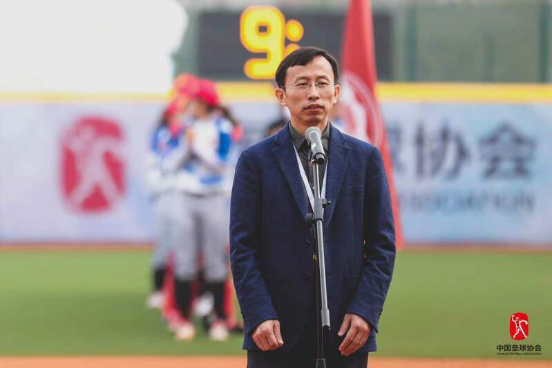 北青：中国国奥16日首战日本，北青本足足协副主席杨旭抵达多哈为球队打气