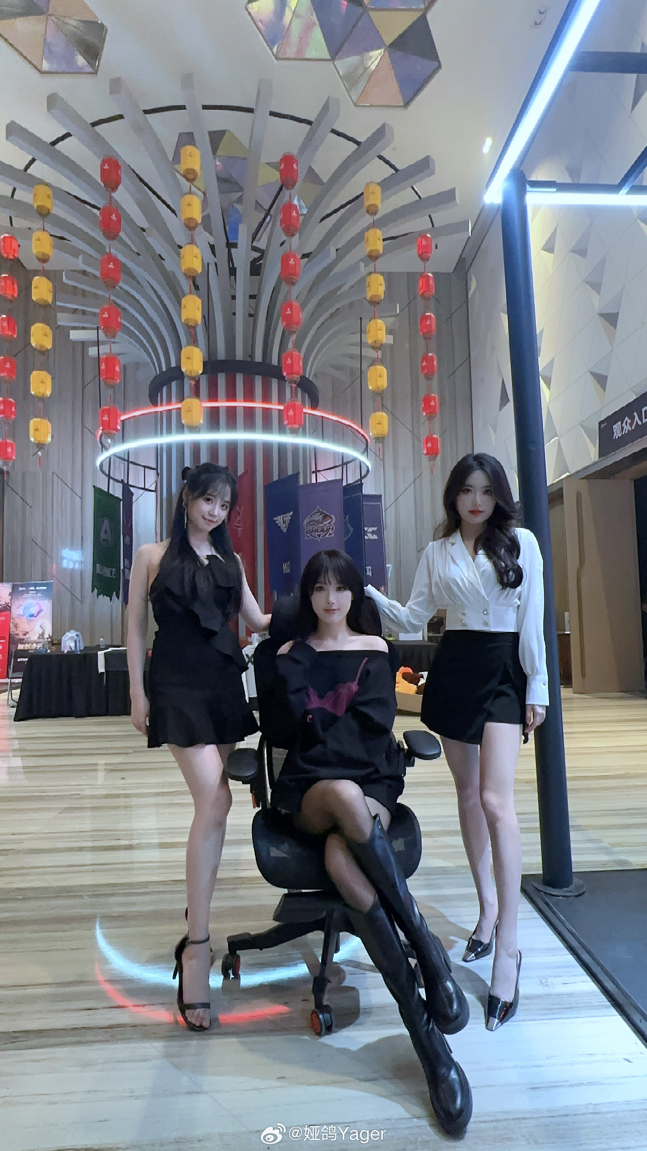 永劫无间美女主持娅鸽晒照：康康是谁在羡慕电竞椅呢