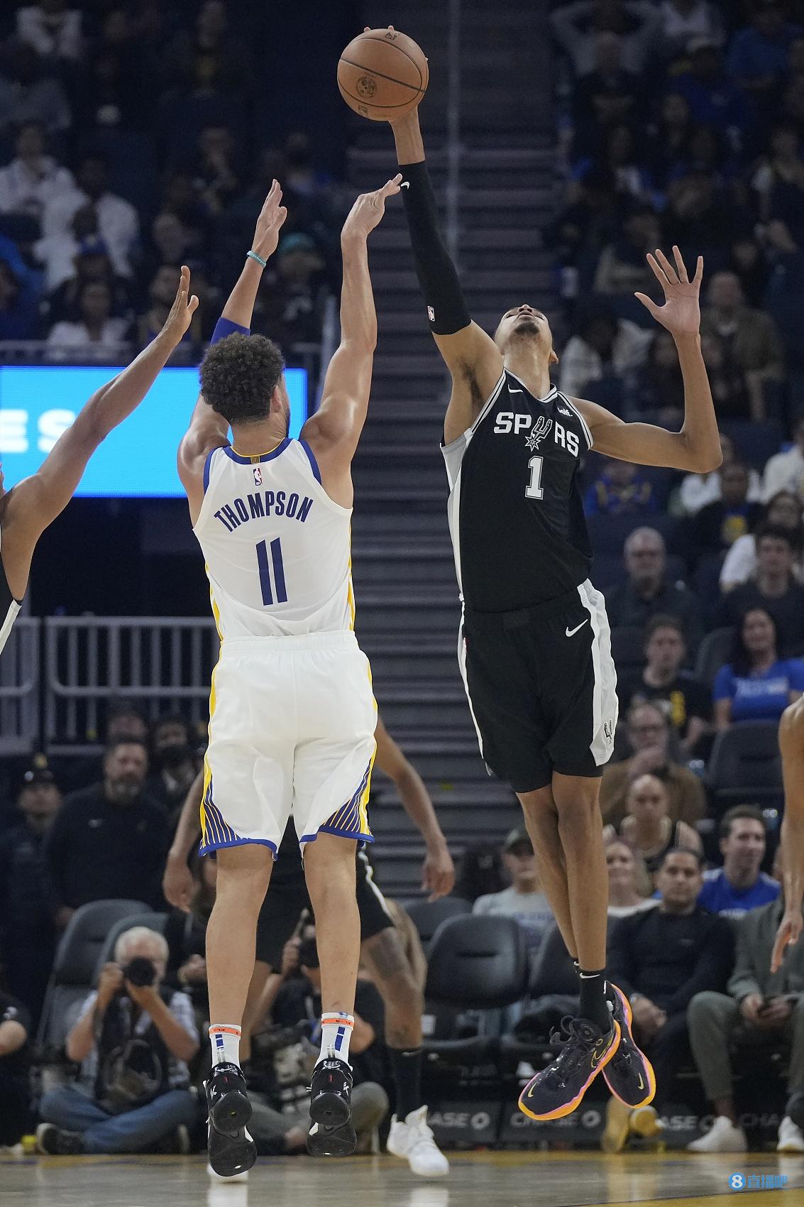 文班能否创造历史？NBA从未有人单季场均至少送2.8帽+进1.8记三分