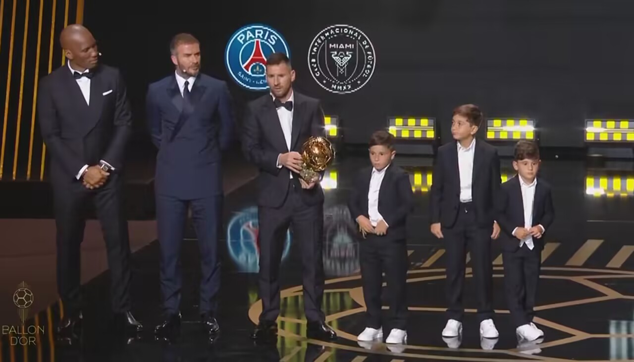 早报：梅西荣膺2023年金球奖，生涯第8次获奖刷新纪录