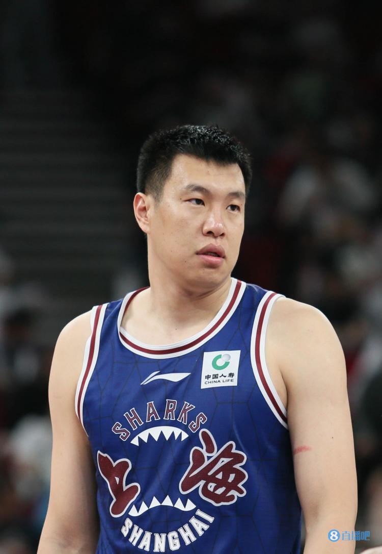 无力回天闫鹏飞22中10拿到并列全场最高23分外加10板3帽