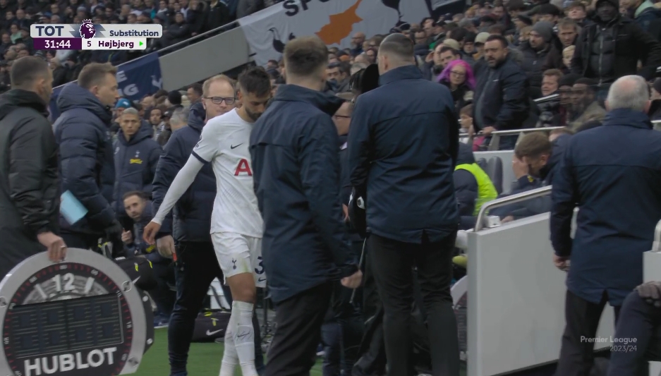 又伤了洛塞尔索被卡什踢倒后无法坚持比赛被霍伊比尔换下