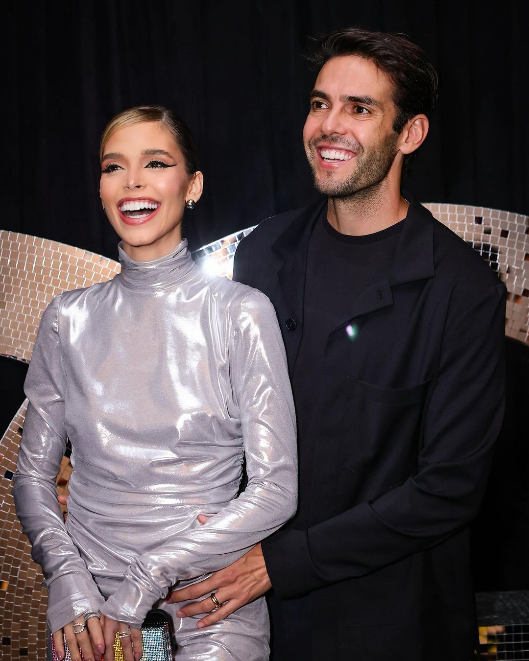 卡卡庆祝结婚4周年一起走过春夏秋冬一起经历雨雪风霜