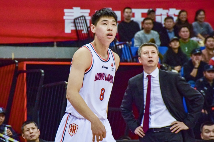 大胜新疆	！广州男篮队史首次在CBA季后赛1/4决赛中取得胜利