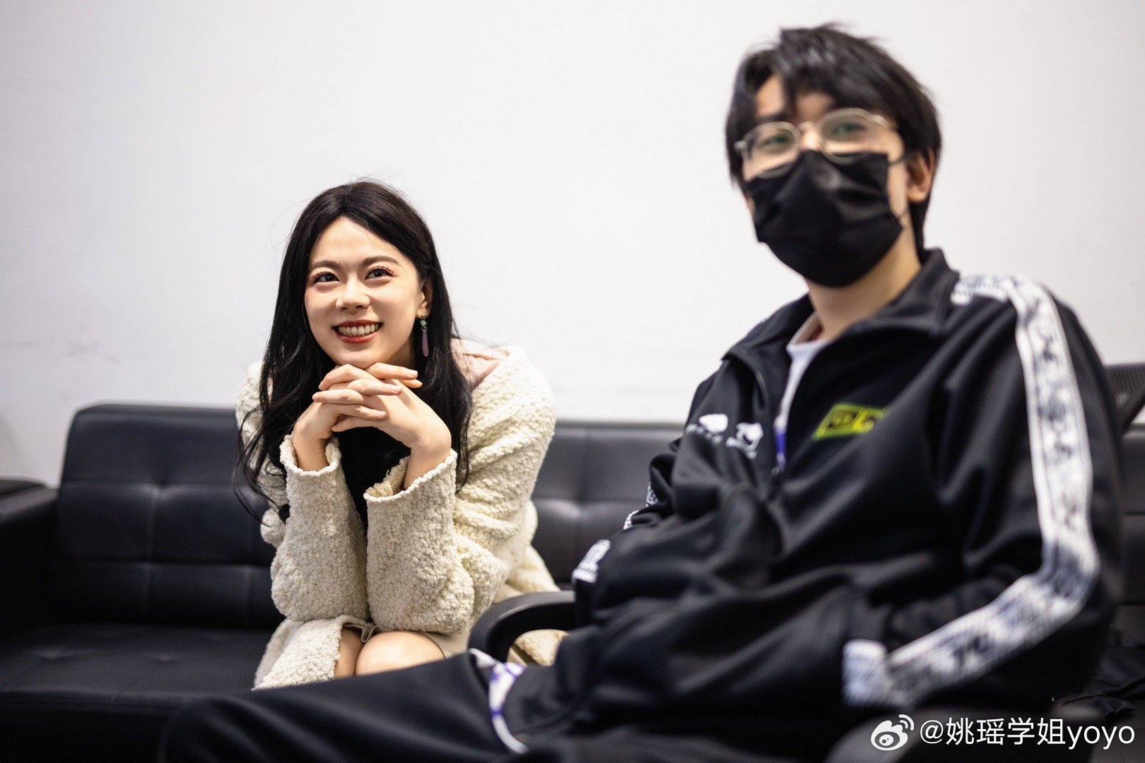般配~王者荣耀美女教练姚瑶官宣恋情:我和花楼在一起了!-直播吧