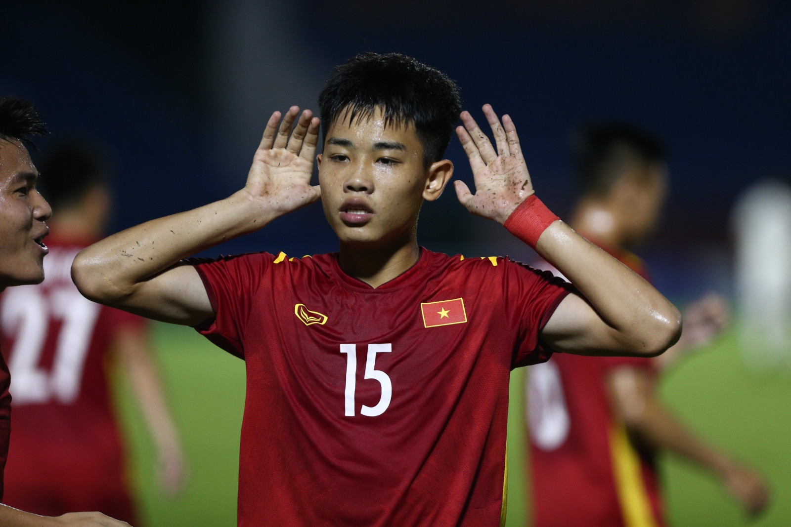 今日趣图：越南19岁小将头球破日本，国足69岁锋线组合无人可替
