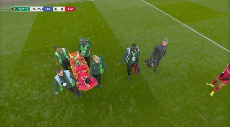 伤了一套阵容🤕利物浦确定伤员达12人，远藤航夺冠后又拄拐离开