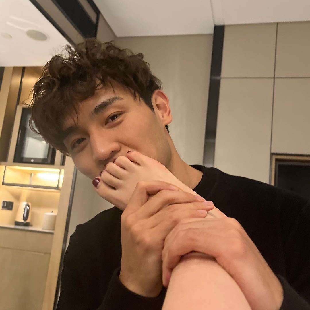 啊这71吴兴涵事件女主更换头像:疑似吴兴涵亲脚照曝光