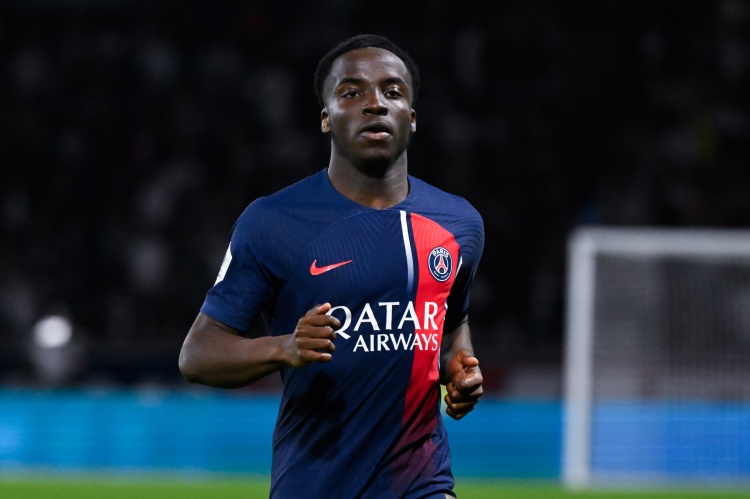 巴黎官方：19岁后卫扎格租借加盟欧本至赛季结束，不含买断条款