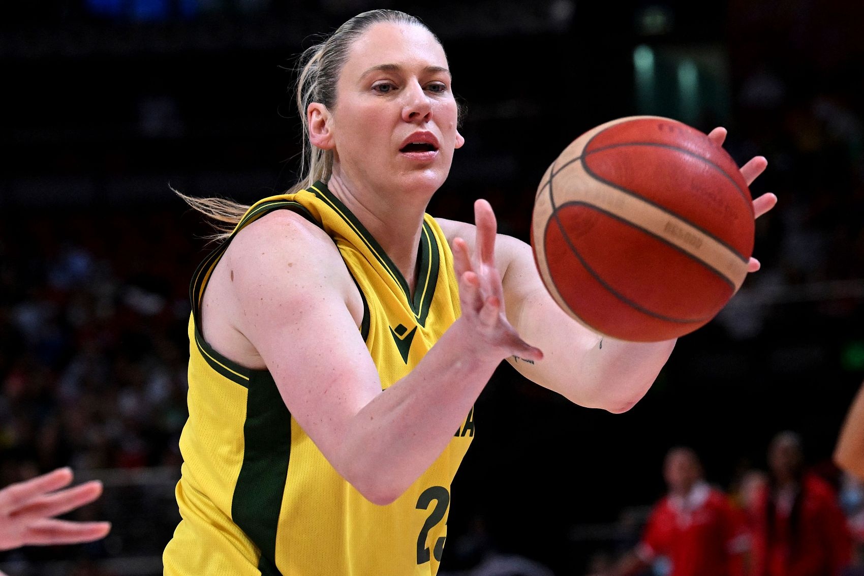 媒体人
：这支澳洲女篮二队集训没多久 而且打奥运入选不超5人