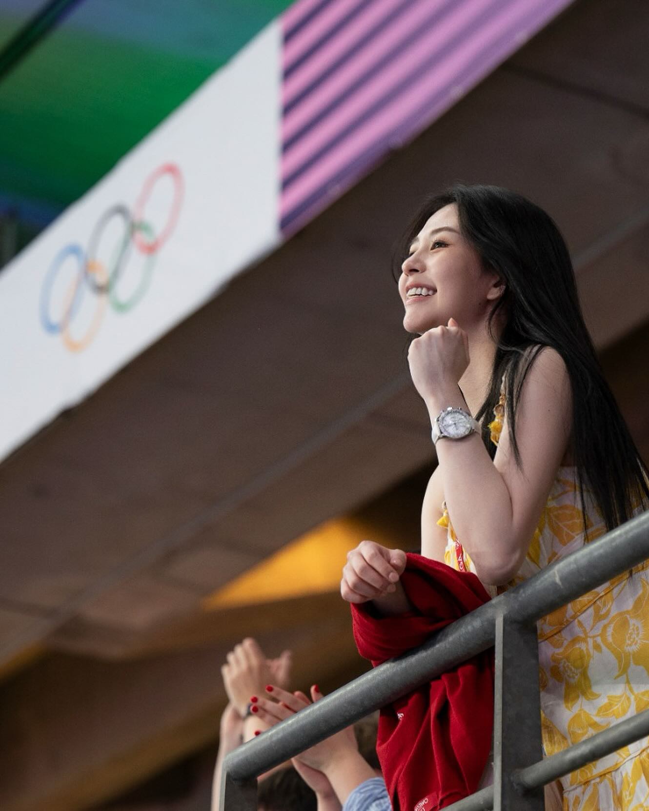 童年女神！邱淑贞和女儿一起看巴黎奥运会 同框简直就是姐妹花！