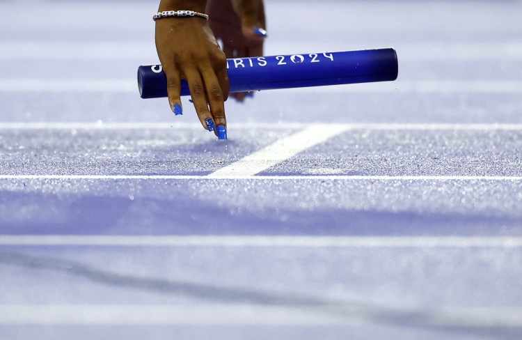 🥇女子4x100米接力：美国队摘金 英国队银牌 德国队铜牌