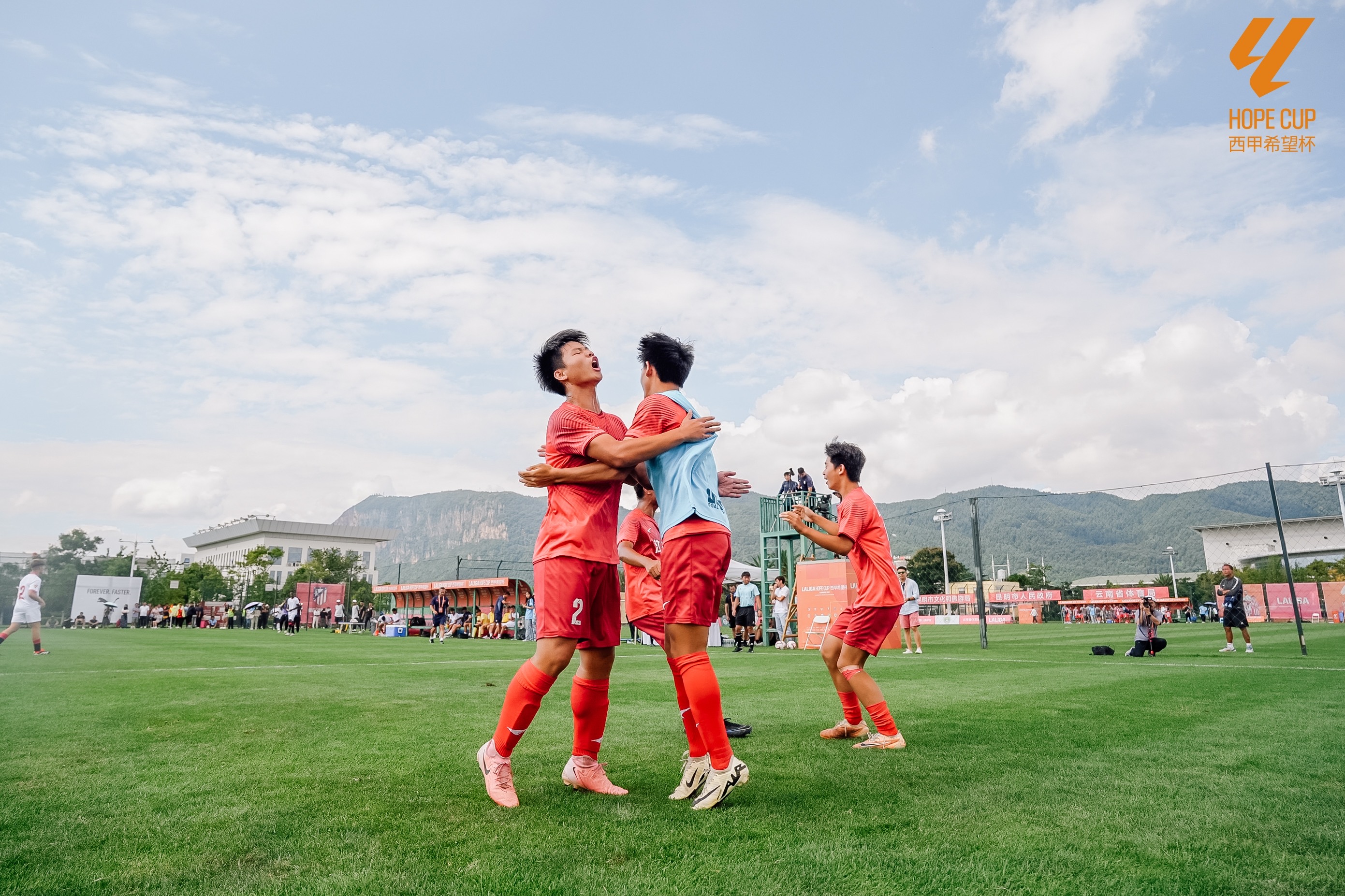 双重身份教练率江苏队闯入西甲希望杯八强！秉持学习之心无畏前行