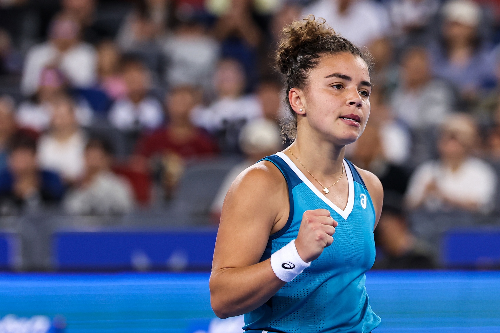 WTA1000迪拜站第二轮：保利尼2-0击败资格赛球员利斯