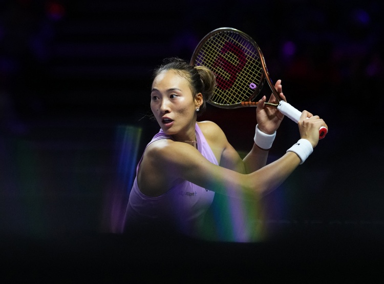 WTA1000迪拜站：郑钦文的比赛因雨推迟至15:00 第二场约18:30进行