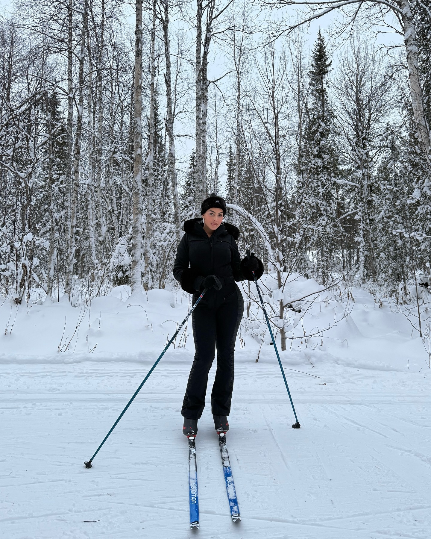 乔治娜晒全家福👨‍👩‍👧‍👦一家七口在北极滑雪⛷️