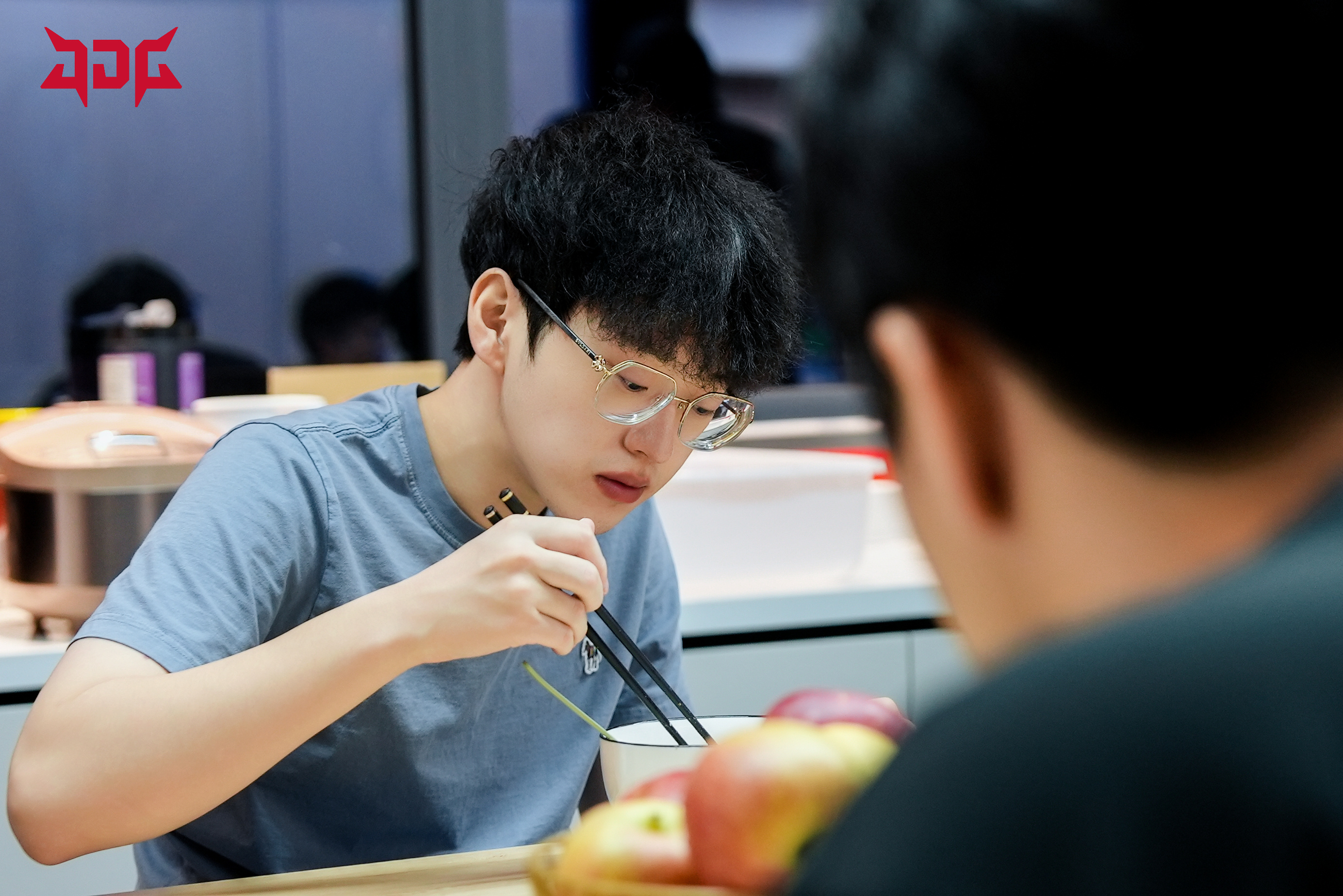 第一干饭俱乐部！JDG发布日常返图：干饭小子们上线