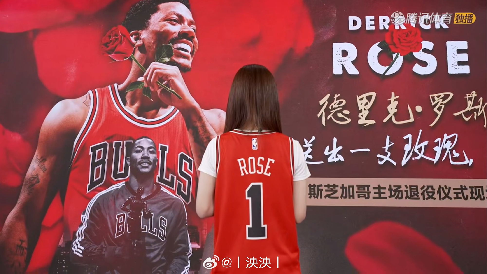 互动女主持人泱泱分享身着公牛罗斯球衣照：MY ROSE🌹🌹🌹