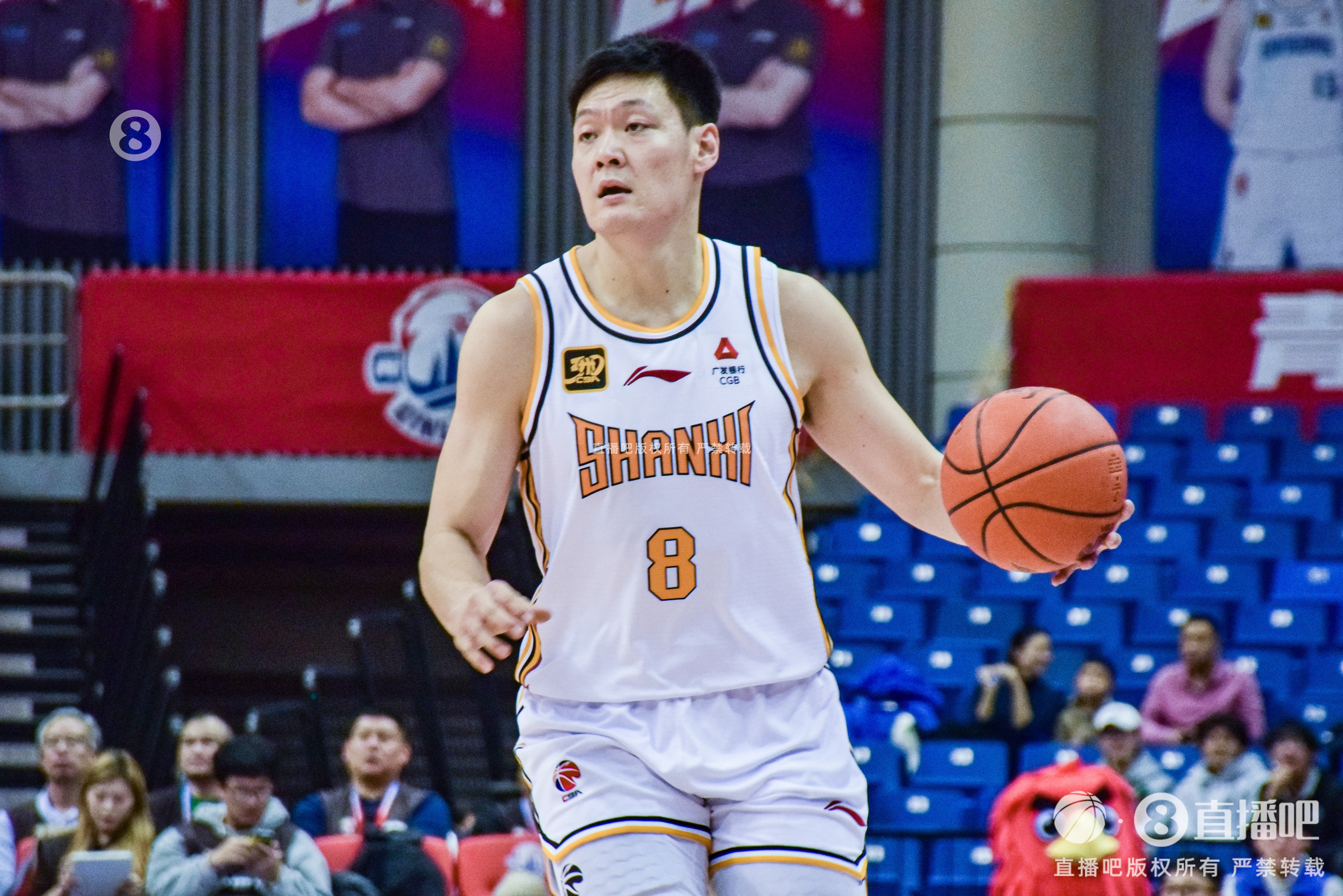 主攻手!张宁半场13中5砍下15分3助 三分9中3