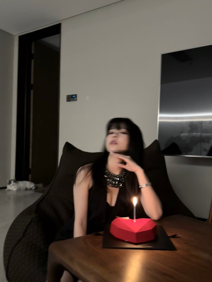 风情万种！沫子晒照：28岁生日快乐