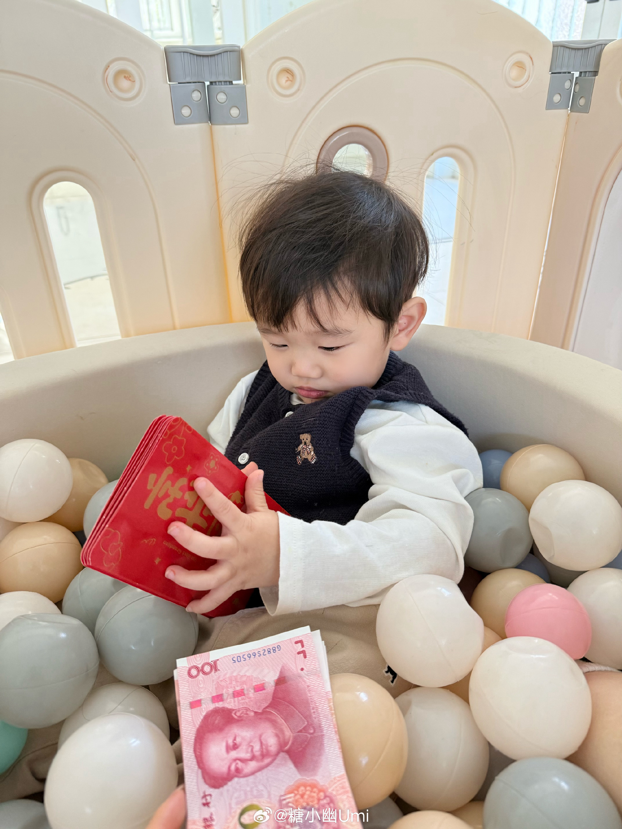 Doinb妻子糖小幽分享过年日常：家里年味十足，祝大家蛇年大吉！