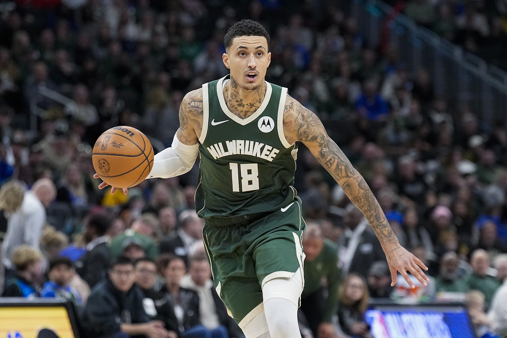 /> </p><p> kuzma/bucks </p> <p> ในช่วงเวลาที่เขาเล่น 4 ชนะและ 3 การสูญเสีย, เฉลี่ย 33.6 นาทีต่อเกมได้คะแนน 13.4 คะแนน 7.3 รีบาวน์และ 1.6 ช่วยยิง 46.8%, สามตัว--4% นำลูกศรไปข้างหน้าของฝ่ายตรงข้ามเกือบทุกเกม </p> <p style = 