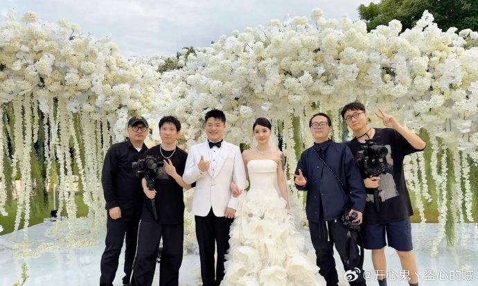 jinnianhui金年会真好兄弟😄Uzi和aomimi补办婚礼 Ming当伴郎 亲吻乌兹侧脸