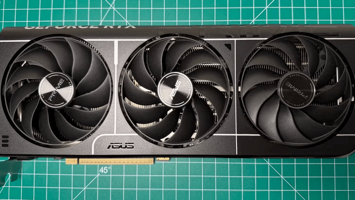 外媒评华硕RTX 5070 Ti 显卡：与上代比提升并不显著