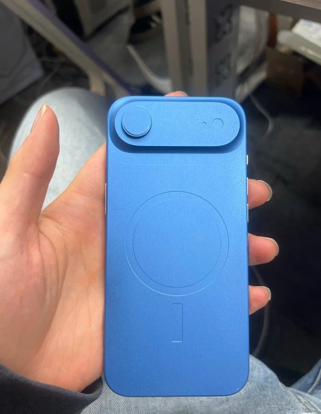 🍎iPhone17 Air为苹果史上最薄手机：电池容量不到4000毫安