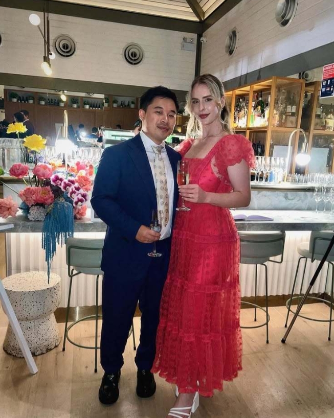 职场失意，情场得意！CS选手dexter晒照透露已向女友laura求婚成功