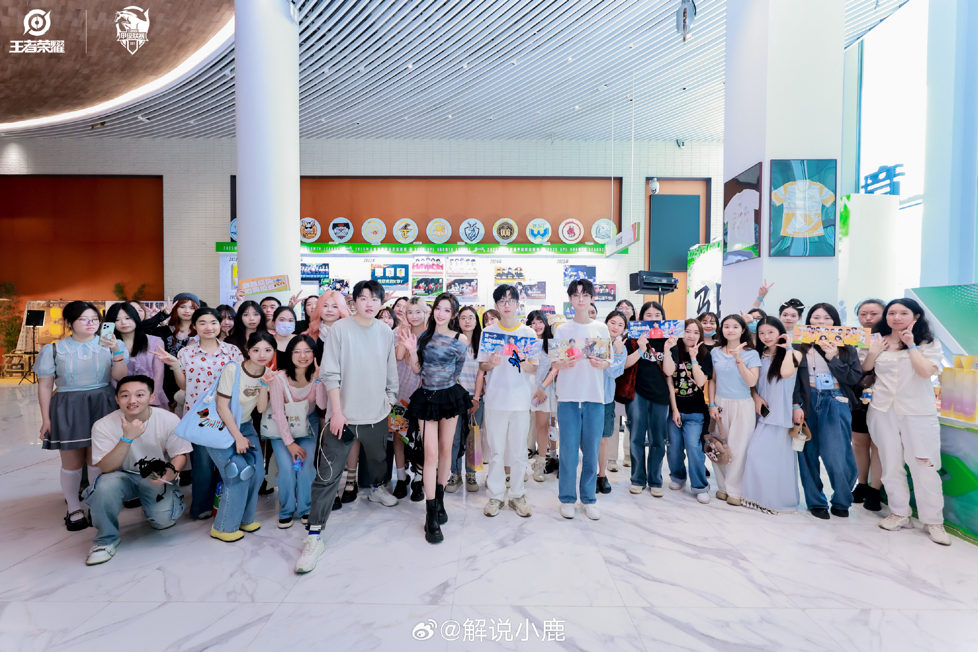 ag九游会亚洲真人第一品牌KPL美女解说小鹿晒照：查收昨日粉色加鹿鹿😻
