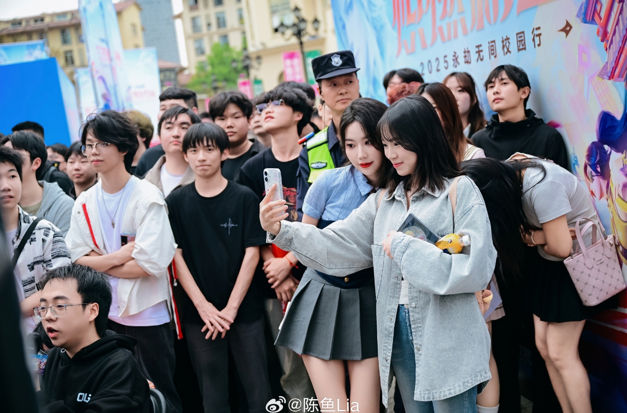 DB真人旗舰学姐学姐！永劫无间美女主持陈鱼晒照：这大长腿谁看了不迷糊？