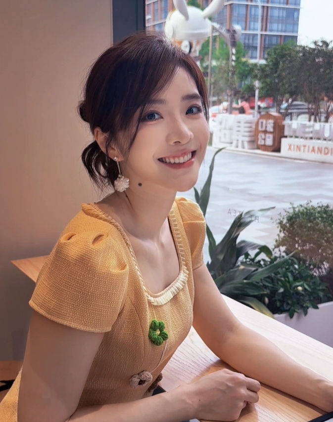 余霜晒照：纪念一下第一次凌晨还在上班～