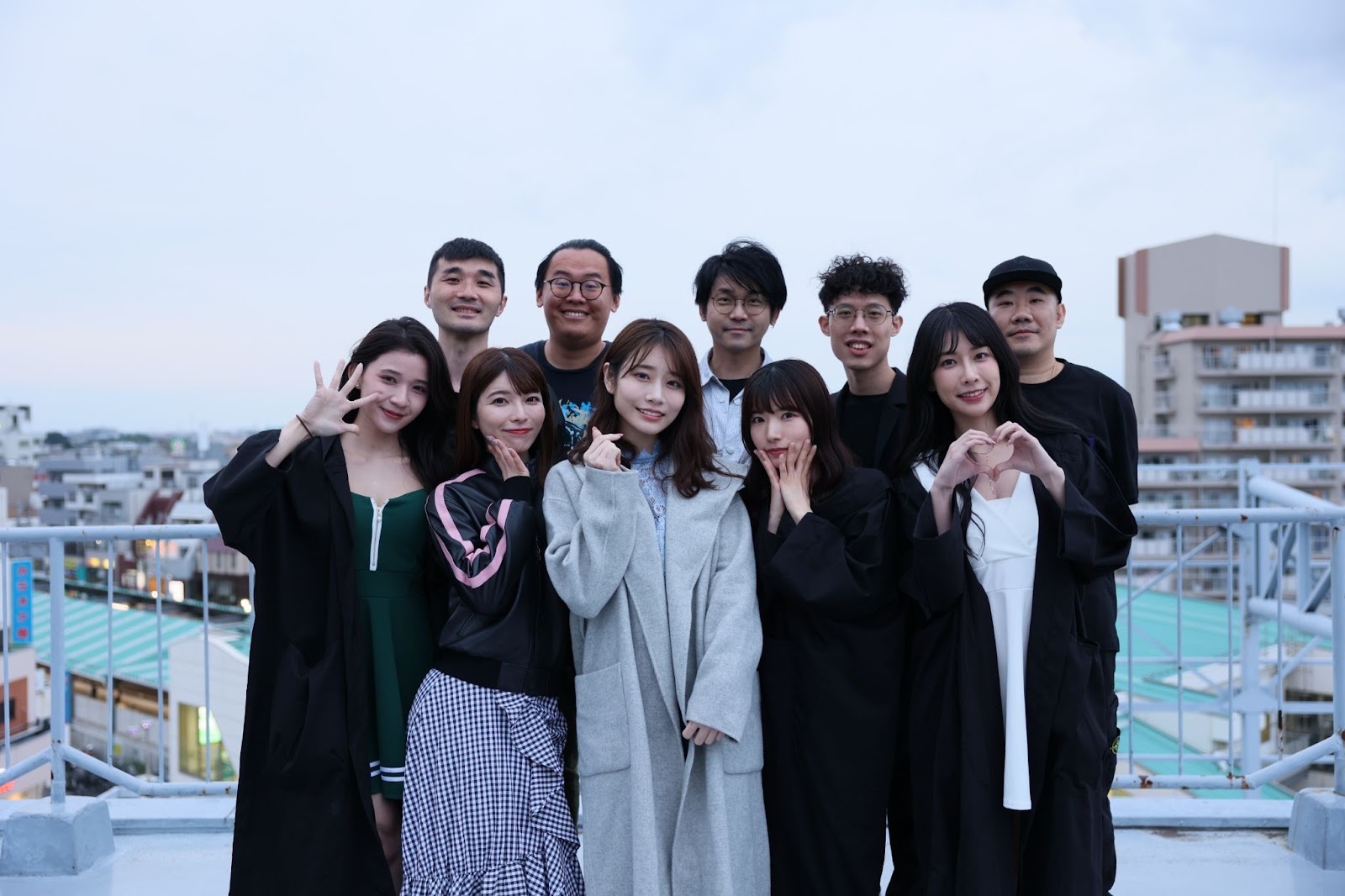 还得让专业的老师来！由河北彩花主演的18+真人影游昨日在Steam发售