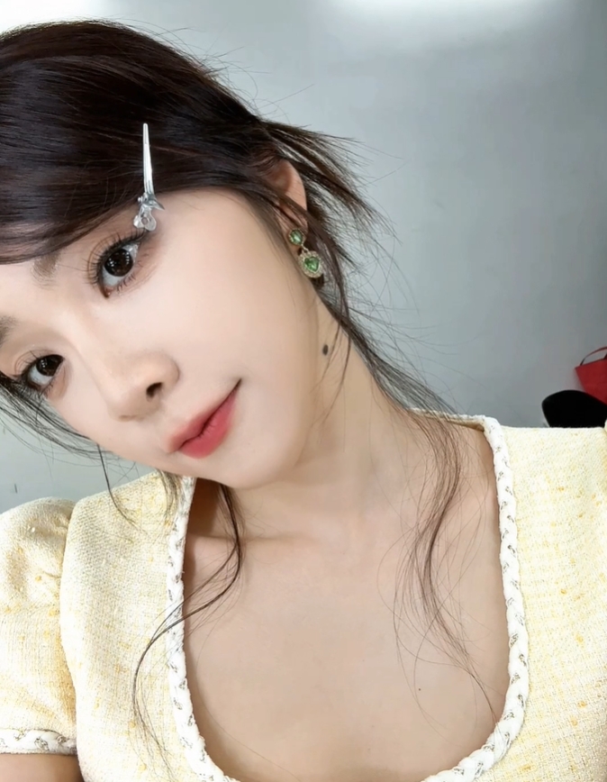 jinnianhui金年会余霜晒照：3点化妆 五小时过去了还没上班 已经失去灵魂