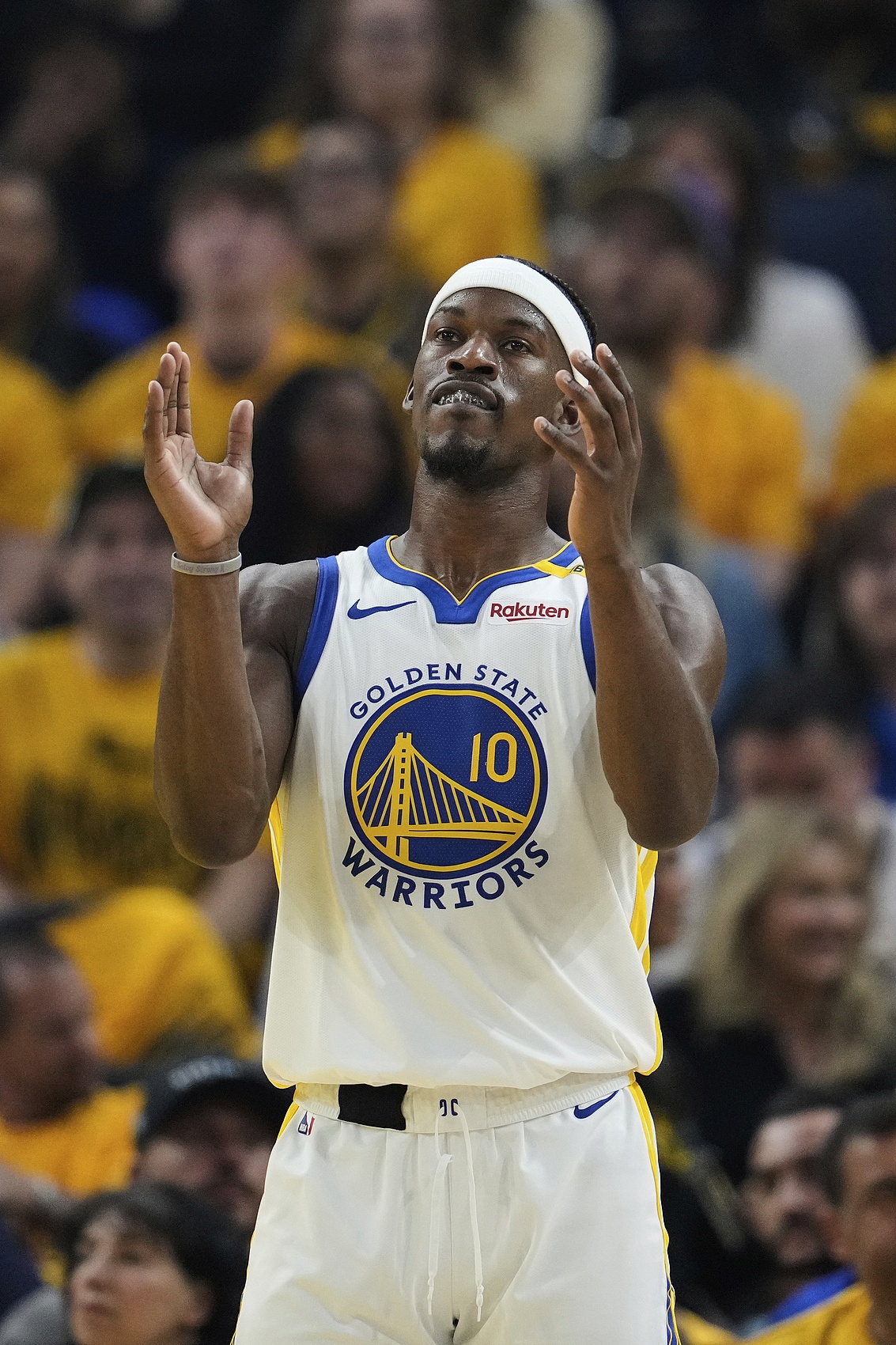 【NBA】你以为我怎么进的总决赛！巴特勒启动季后赛模式半场拿下18分(图1)