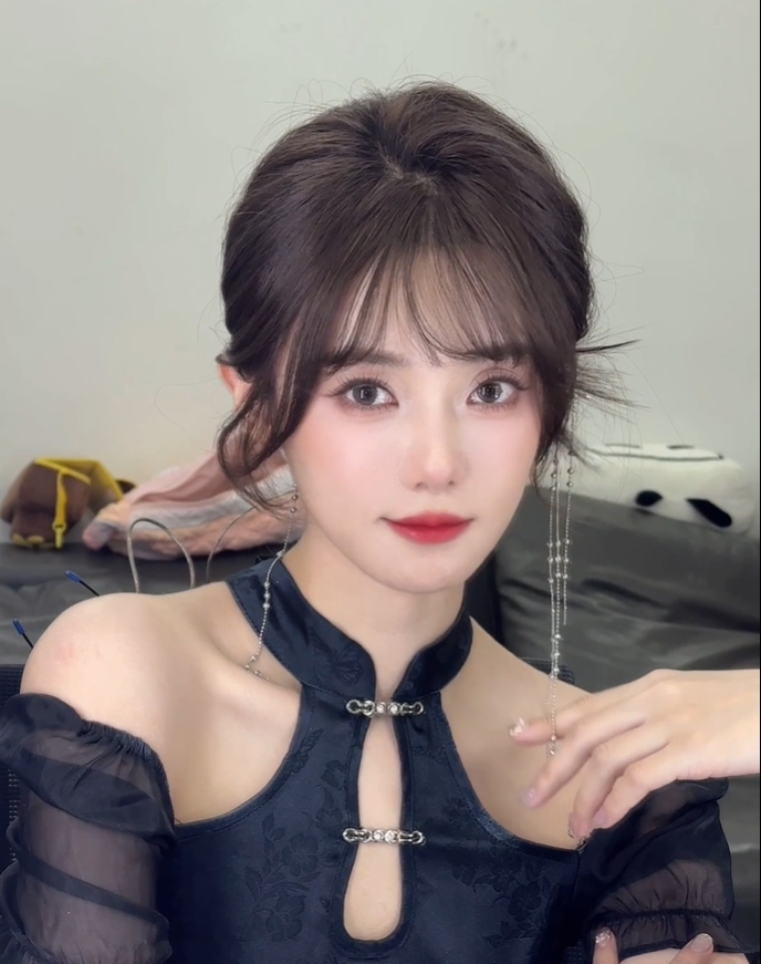 精致！主持小钰更博晒照：好久没见的 新中式