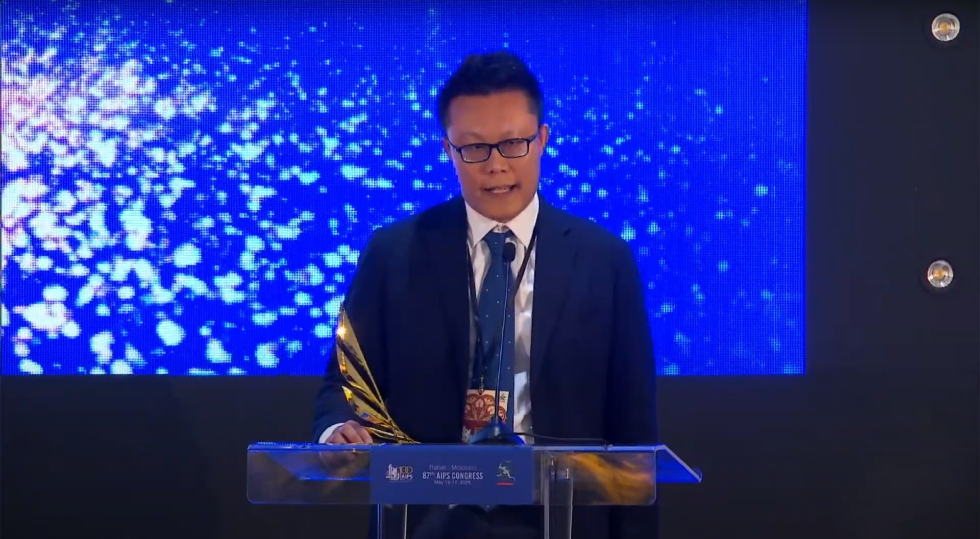 [体育世界]中国人首次！记者沈天浩获国际体育记者协会2024