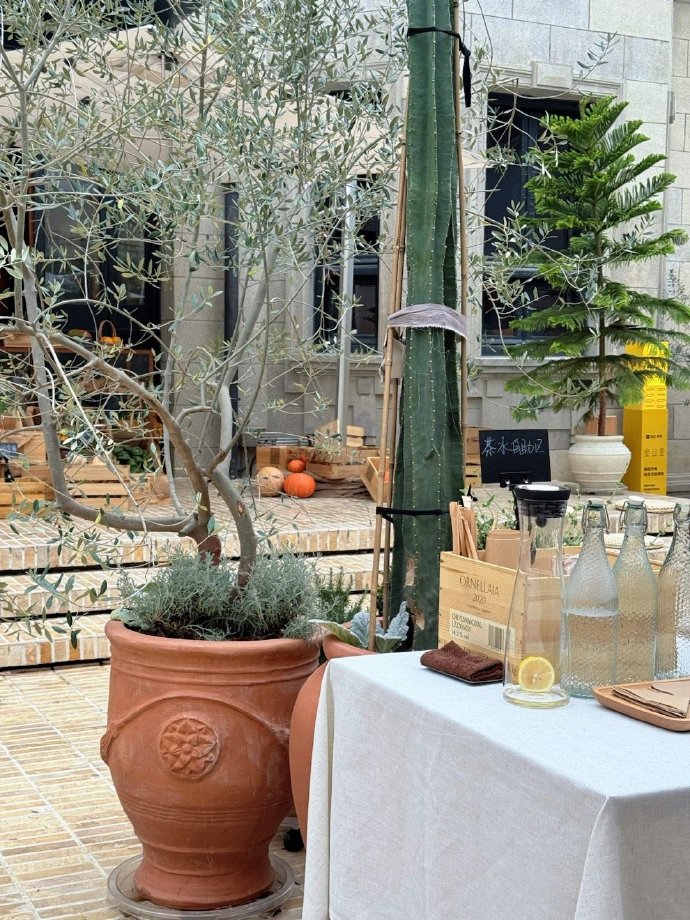 还有水手服！Suki晒与Doinb妻子糖小幽合影：一些碎碎念 ​​​