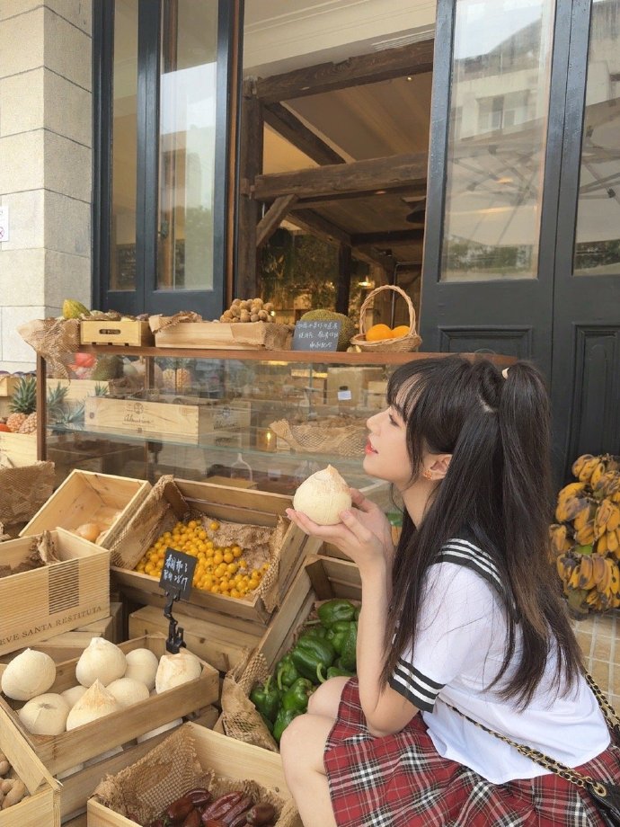 还有水手服！Suki晒与Doinb妻子糖小幽合影：一些碎碎念 ​​​