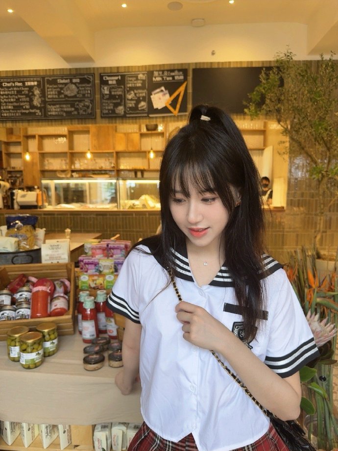 还有水手服！Suki晒与Doinb妻子糖小幽合影：一些碎碎念 ​​​