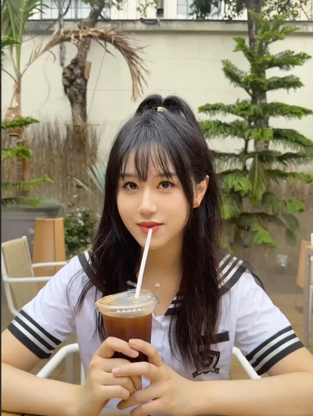 还有水手服！Suki晒与Doinb妻子糖小幽合影：一些碎碎念 ​​​