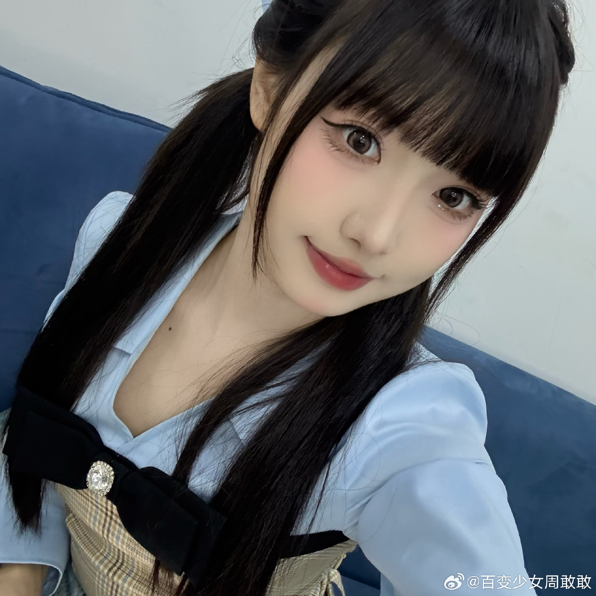LPL互动女主持人周敢敢晒照：报告 小敢回归😘
