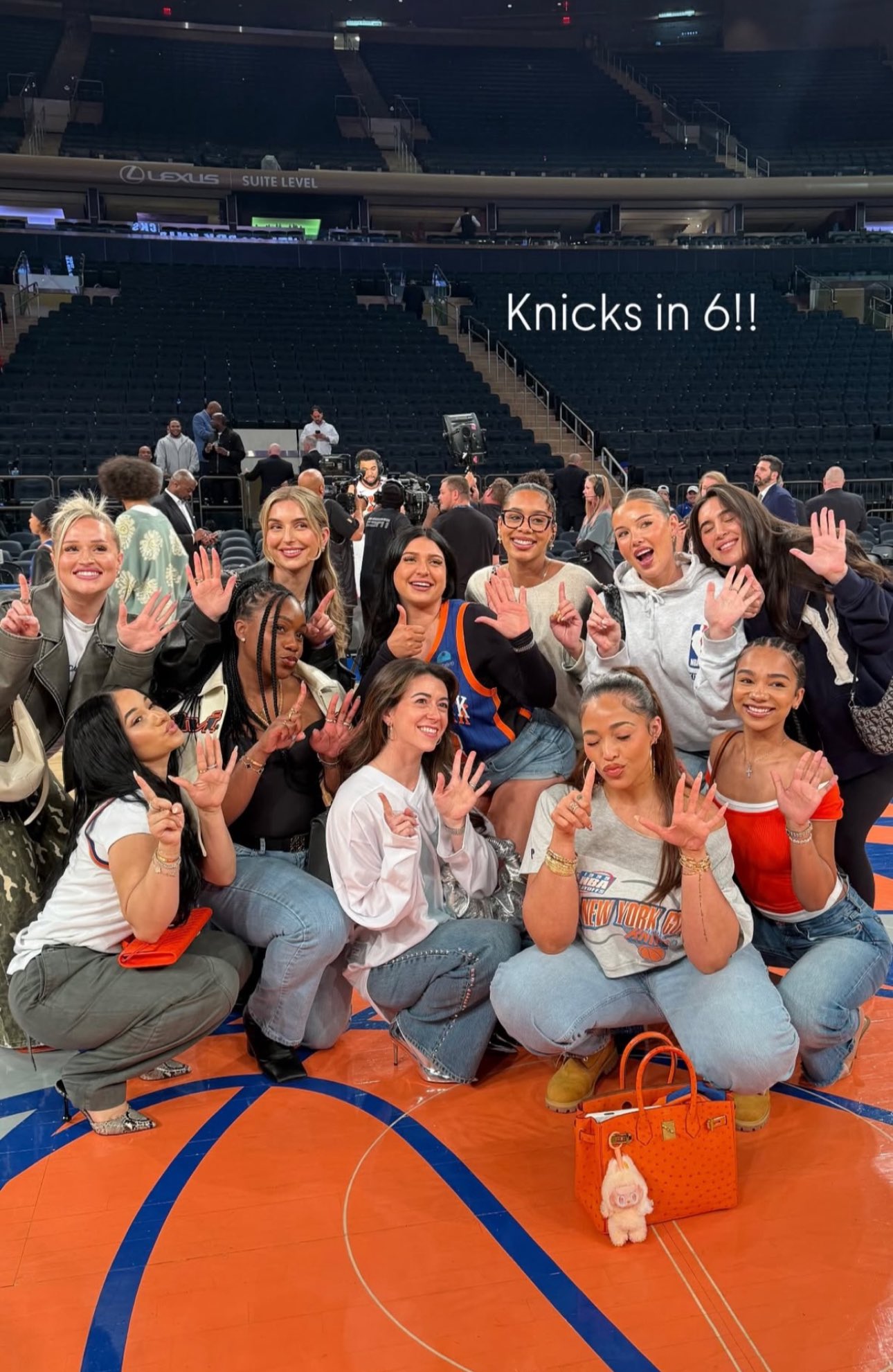 😍😍别让丞相看见！尼克斯太太团大合照：Knicks In 6！