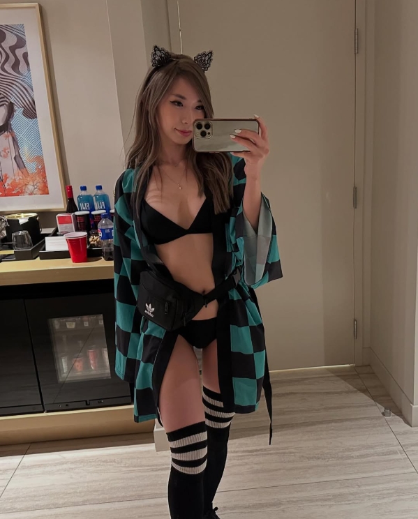 不拿兄弟们当外人！大师兄Doublelift女友晒照：🥳