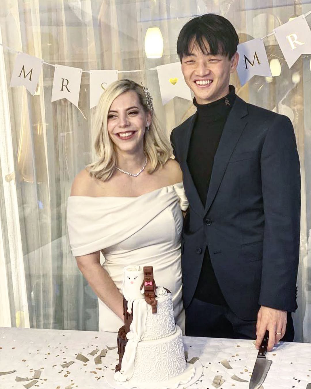 [体育报道]国足太太团+1！杨明洋与妻子是跨国恋育有两个孩子