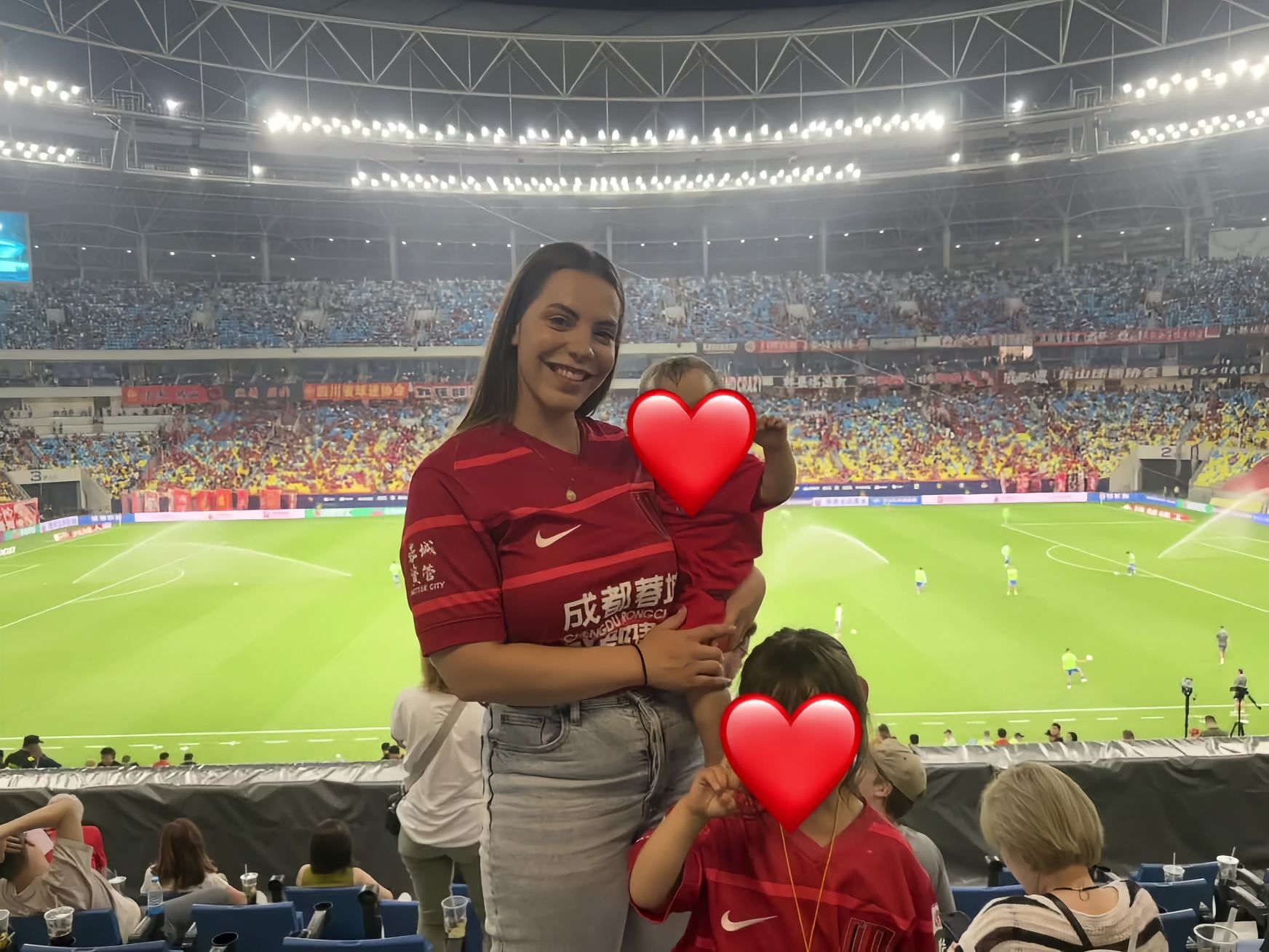 国足太太团+1！杨明洋与妻子是跨国恋💗育有两个孩子生活美满